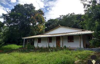 Imagem: A fazenda possui 3 Dormitórios, 2 Banheiros, 5 Vagas na garagem