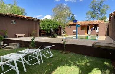 Imagem: A fazenda possui 4 Dormitórios, 1 Banheiro, 5 Vagas na garagem