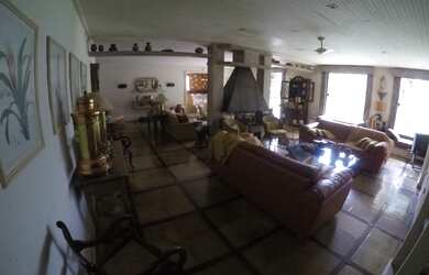 Imagem: A casa possui 5 Dormitórios, 5 Suítes, 6 Banheiros, 6 Vagas