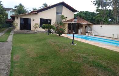 Imagem: A casa possui 5 Dormitórios, 2 Suítes, 5 Banheiros, 5 Vagas