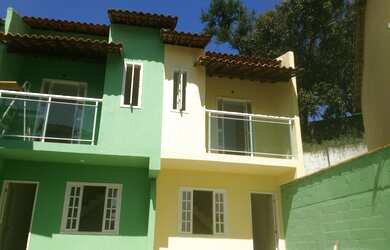 Imagem: A casa possui 2 Dormitórios, 1 Banheiro, 1 Vaga na garagem