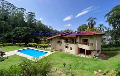 Imagem: A casa possui 3 Dormitórios, 1 Suíte, 3 Vagas na garagem