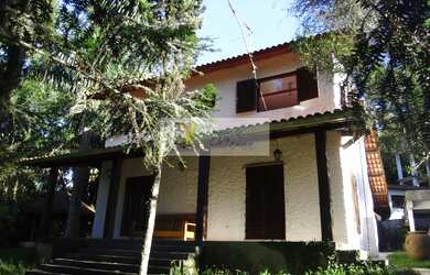 Imagem: A casa possui 3 Dormitórios, 1 Suíte, 2 Vagas na garagem