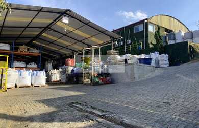 Imagem: O depósito está localizado em Embuema, Embu Das Artes à venda