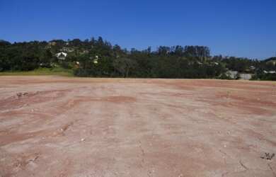 Imagem: O terreno está localizado em Embu, Embu para alugar por