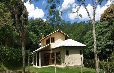 Imagem: A casa possui 3 Dormitórios, 3 Suítes, 4 Banheiros, 4 Vagas