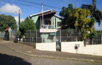 Imagem: A casa possui 4 Dormitórios, 1 Vaga na garagem e está localizado