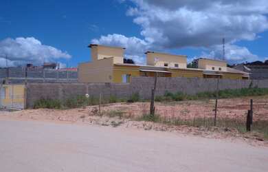 Imagem: O terreno possui 605m² de Área Privada e está localizado