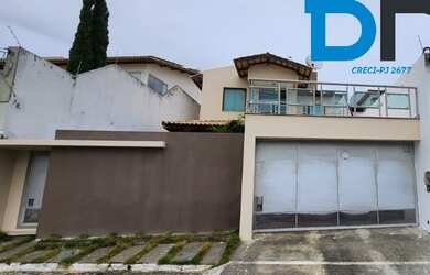 Imagem: A casa possui 4 Dormitórios, 1 Suíte, 3 Banheiros, 2 Vagas