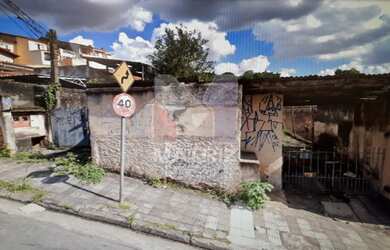 Imagem: O terreno possui 700m² de Área Privada e está localizado