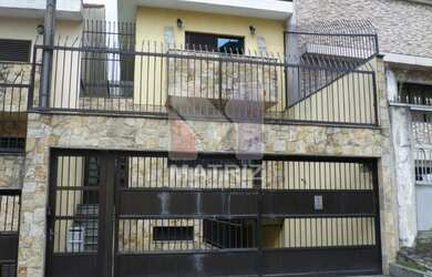 Imagem: A casa possui 3 Dormitórios, 1 Suíte, 5 Banheiros, 8 Vagas