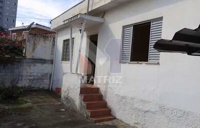 Imagem: A casa possui 2 Dormitórios, 1 Banheiro, 2 Vagas na garagem