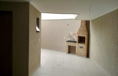 Imagem: A casa possui 3 Dormitórios, 3 Suítes, 2 Banheiros, 8 Vagas