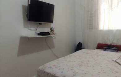 Imagem: A casa possui 2 Dormitórios, 1 Banheiro, 2 Vagas na garagem