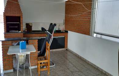 Imagem: A casa possui 3 Dormitórios, 2 Suítes, 2 Banheiros, 6 Vagas