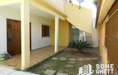 Imagem: A casa possui 5 Dormitórios, 1 Suíte, 5 Banheiros, 3 Vagas