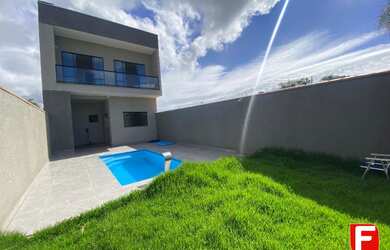 Imagem: A casa possui 3 Dormitórios, 1 Suíte e 180m² de Área e está