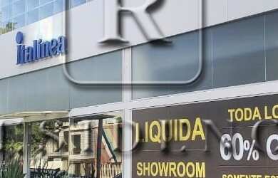 Imagem: A sala comercial possui 3 Vagas na garagem, 240m² de Área