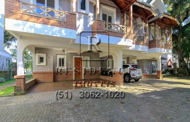 Imagem: A casa em condomínio possui 3 Dormitórios, 3 Suítes, 6 Banheiros