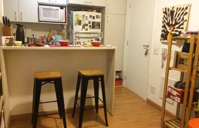 Imagem: O apartamento possui 1 Dormitório, 1 Banheiro, 1 Vaga na garagem