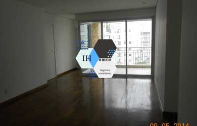 Imagem: O apartamento possui 2 Dormitórios, 2 Suítes, 2 Vagas na garagem