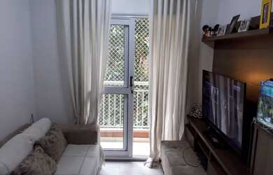 Imagem: O apartamento possui 2 Dormitórios, 1 Banheiro, 1 Vaga na garagem