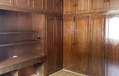 Imagem: A casa possui 3 Dormitórios, 1 Suíte, 4 Banheiros e 3 Vagas