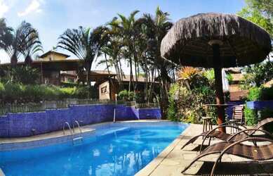 Imagem: A casa possui 3 Dormitórios, 3 Suítes, 5 Banheiros, 3 Vagas