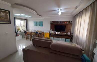 Imagem: A casa possui 3 Dormitórios, 1 Suíte, 3 Banheiros, 2 Vagas