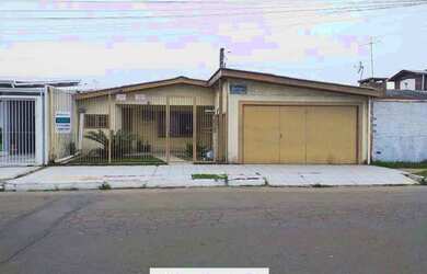 Imagem: A casa à venda possui 3 Dormitórios, 1 Suíte, 2 Banheiros