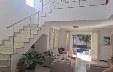 Imagem: A casa em condomínio possui 4 Dormitórios, 4 Suítes, 2 Vagas