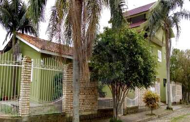 Imagem: A casa possui 3 Dormitórios, 2 Suítes, 5 Banheiros, 2 Vagas