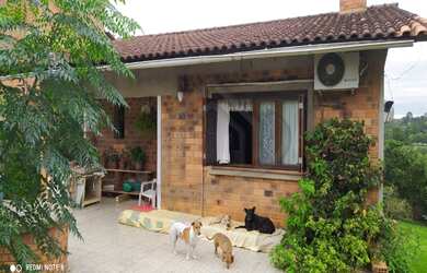 Imagem: A fazenda possui 1 Dormitório, 1 Banheiro, 10 Vagas na garagem