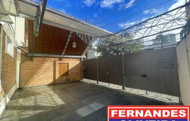 Imagem: A casa possui 3 Dormitórios, 2 Suítes, 4 Banheiros, 3 Vagas