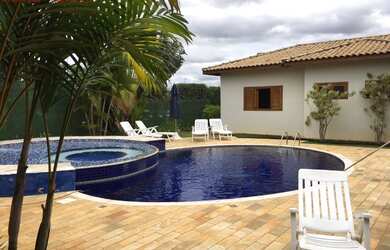 Imagem: A chácara possui 4 Dormitórios, 4 Suítes, 4 Banheiros, 1.600m²