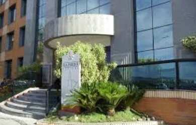 Imagem: A sala comercial possui 2 Banheiros, 2 Vagas na garagem, 64m²