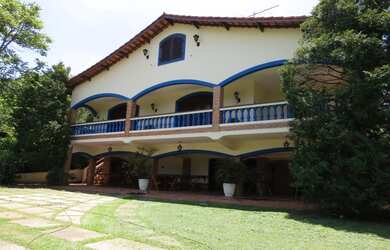 Imagem: A chácara possui 4 Dormitórios, 3 Suítes, 3 Banheiros, 10