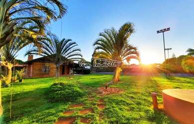Imagem: A chácara possui 4 Dormitórios, 4 Suítes, 2 Banheiros, 10