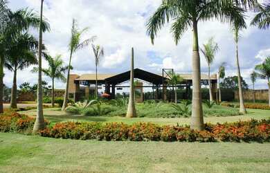 Imagem: O terreno possui 800m² de Área Privada e está localizado