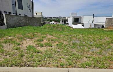 Imagem: O terreno à venda possui 420m² de Área Privada e está localizado
