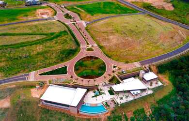 Imagem: O terreno possui 1.100m² de Área Privada e está localizado