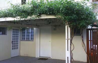 Imagem: A casa em condomínio possui 3 Dormitórios, 1 Suíte, 2 Banheiros