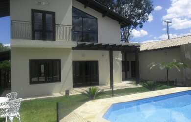 Imagem: A casa em condomínio possui 3 Dormitórios, 3 Suítes, 7 Banheiros