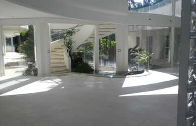 Imagem: A casa em condomínio possui 4 Dormitórios, 4 Suítes, 7 Banheiros