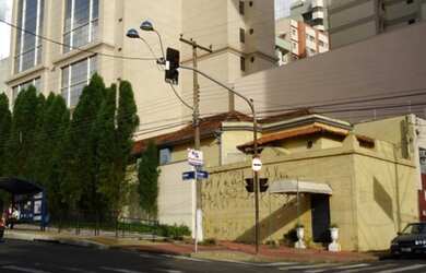 Imagem: A loja possui 3 Banheiros, 273m² de Área e está localizado