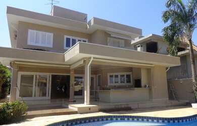 Imagem: A casa em condomínio possui 4 Dormitórios, 4 Suítes, 6 Banheiros