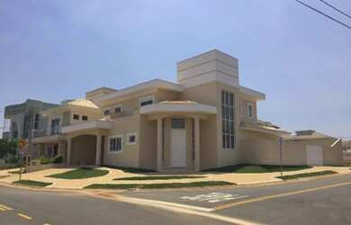 Imagem: A casa em condomínio possui 3 Dormitórios, 3 Suítes, 5 Banheiros