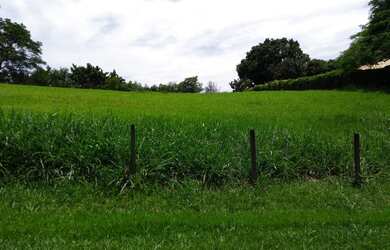 Imagem: O terreno possui 5.500m² de Área Privada e está localizado