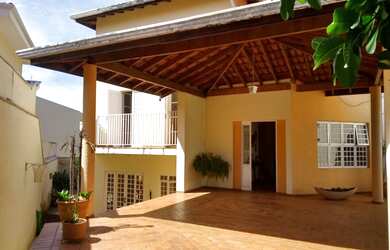 Imagem: A casa em condomínio possui 4 Dormitórios, 1 Suíte, 3 Banheiros