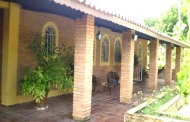 Imagem: A casa em condomínio possui 2 Dormitórios, 2 Suítes, 4 Banheiros